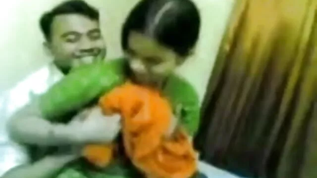त्रिगुट के साथ पट्टा पर हिंदी सेक्स फुल मूवी एचडी