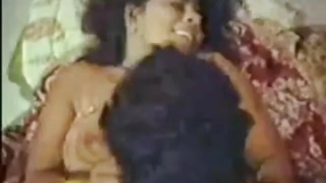गुलाबी अधोवस्त्र और ऊँची एड़ी के जूते में बीएफ सेक्सी मूवी एचडी फुल लंबे पैरों गोरा